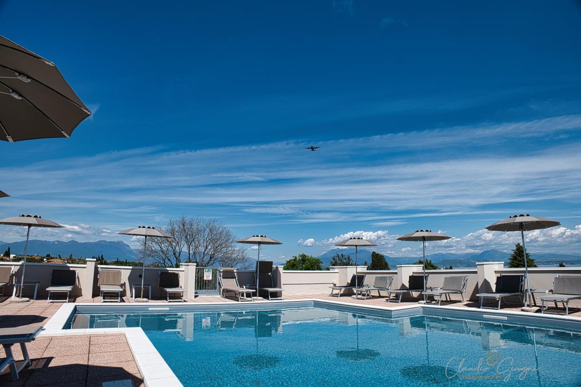 International Rooms & Apartments Sirmione Exterior photo