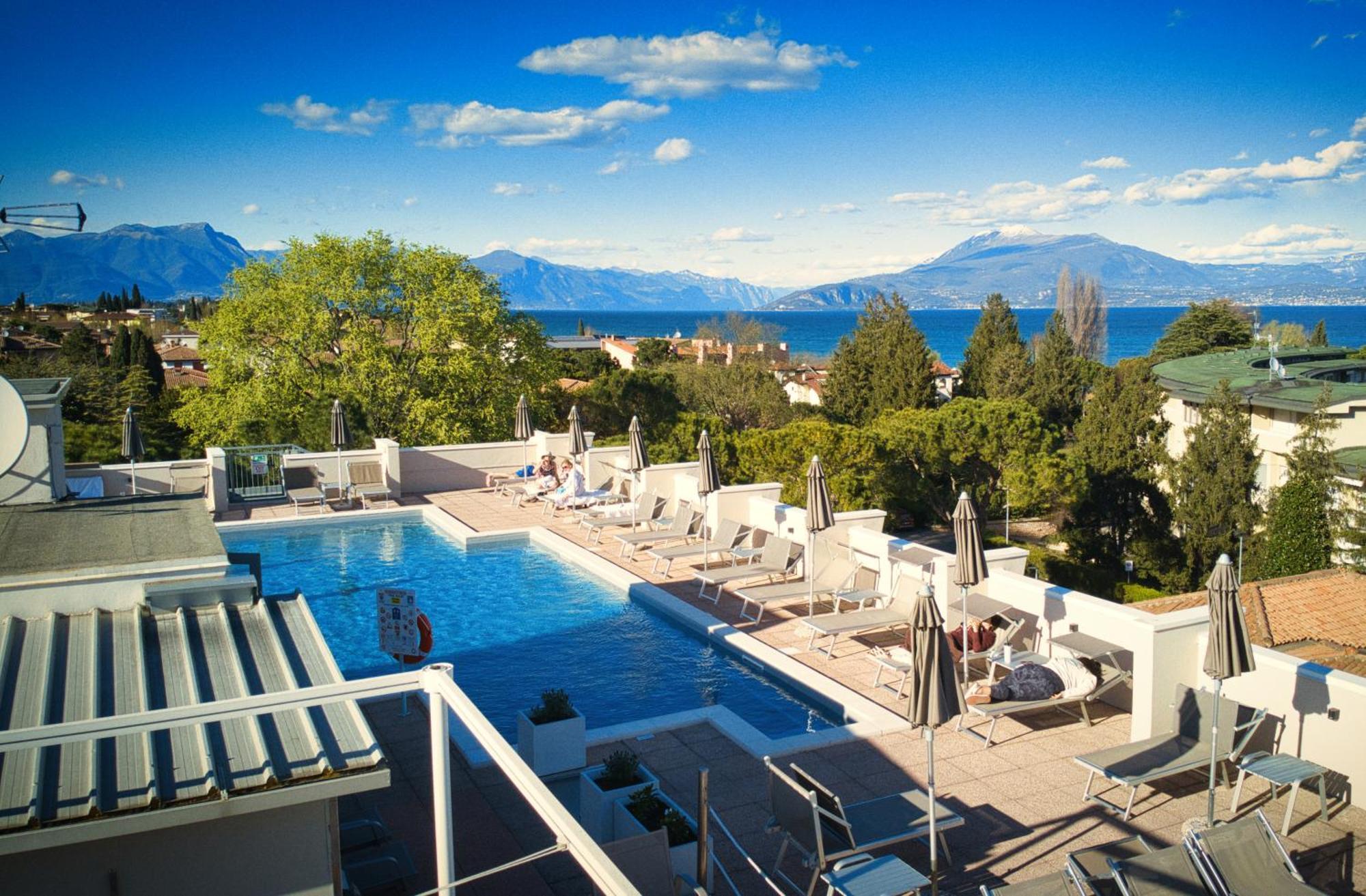 International Rooms & Apartments Sirmione Exterior photo